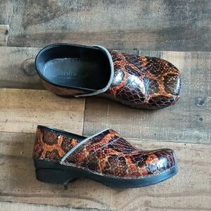 Sanita Brown Tan  Snakeskin Clogs Sz 40